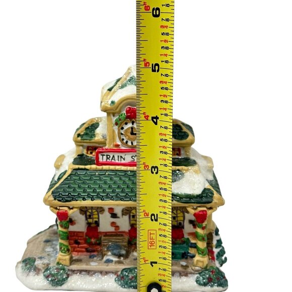 Cobblestone Corners Christmas Village Train Station 2003 Town Clock - Picture 7 of 7